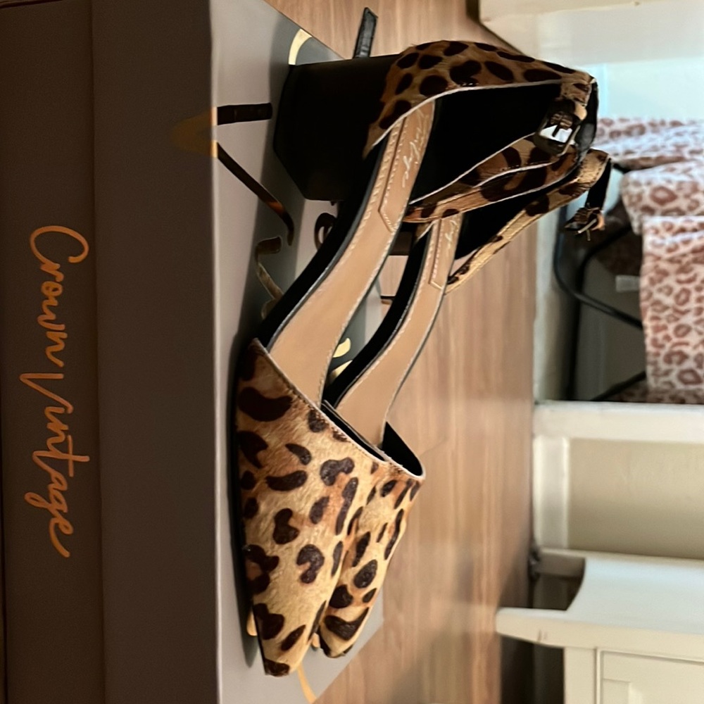Crown vintage cheetah heels